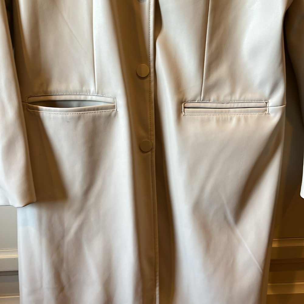 Bailey 44 Faux leather Beige / Cream Coat size LG. Only worn once. - Picture 5 of 11